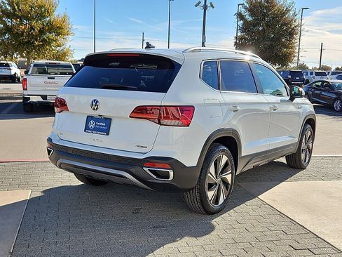 Certified 2023 Volkswagen Taos SE w/ Panoramic Sunroof Package image 3