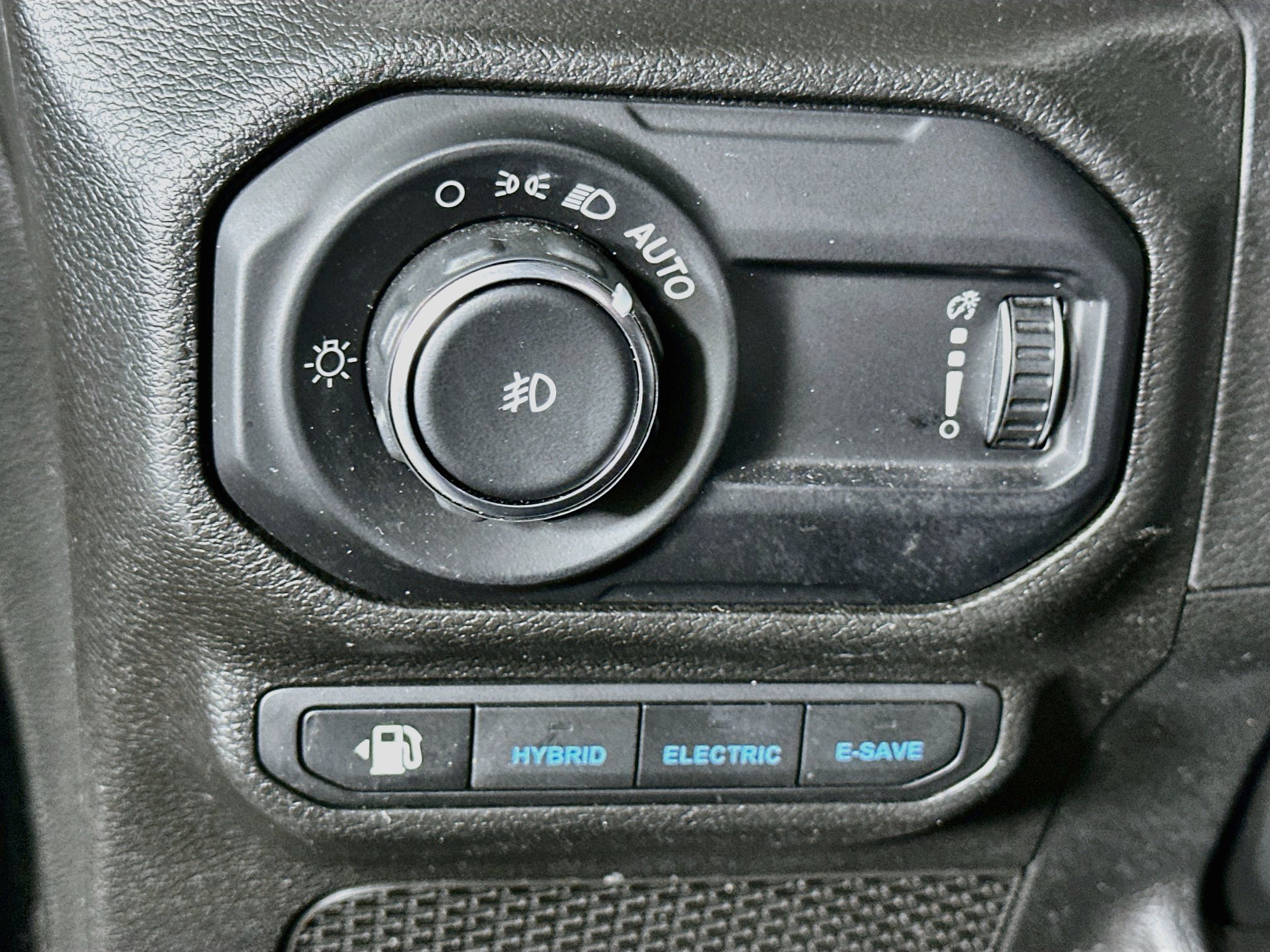 Used 2023 Jeep Wrangler Unlimited AWD/4WD image 17