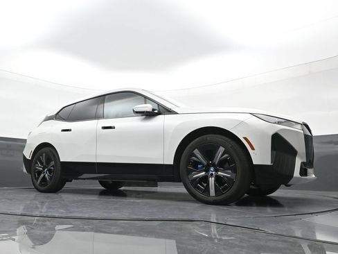 Used 2024 BMW iX xDrive50 w/ Sport Package AWD/4WD image 22