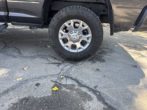 Used 2024 RAM 2500 Laramie AWD/4WD image 11