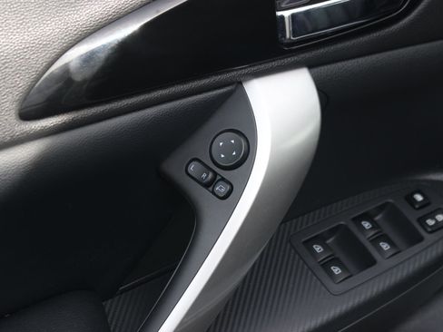 Used 2023 Mitsubishi Eclipse Cross SE image 13