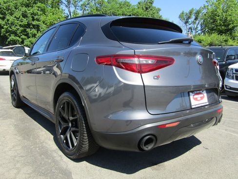 Used 2019 Alfa Romeo Stelvio Ti Sport w/ Quick Order Package 22S Sport AWD/4WD image 4