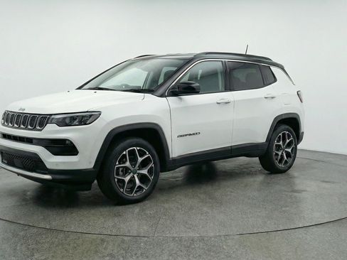 Used 2025 Jeep Compass Limited image 3