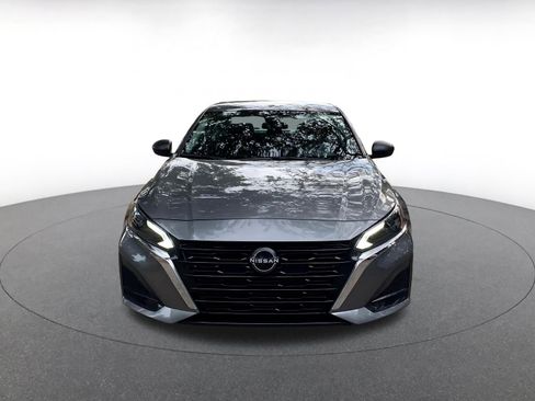 Used 2025 Nissan Altima 2.5 SV image 2