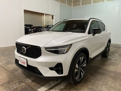 Used 2025 Volvo XC40 B5 Plus