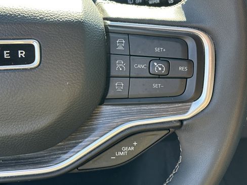 Used 2024 Jeep Wagoneer Series II w/ Flexible Seating Group RWD image 28