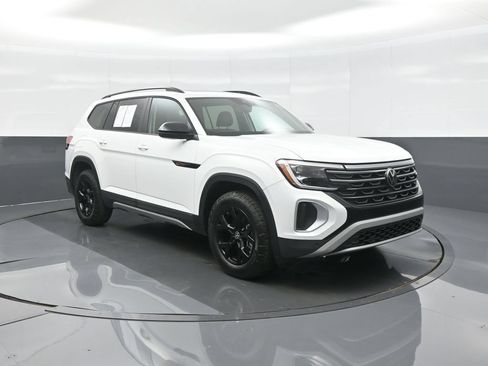 Used 2024 Volkswagen Atlas Peak Edition SE AWD/4WD image 1