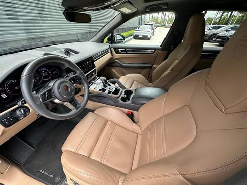 Certified 2023 Porsche Cayenne AWD/4WD image 4