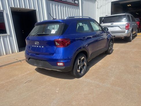 Used 2024 Hyundai Venue Limited FWD image 5