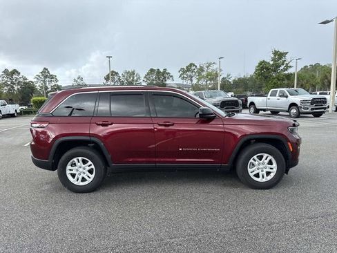 Used 2023 Jeep Grand Cherokee Laredo RWD image 2