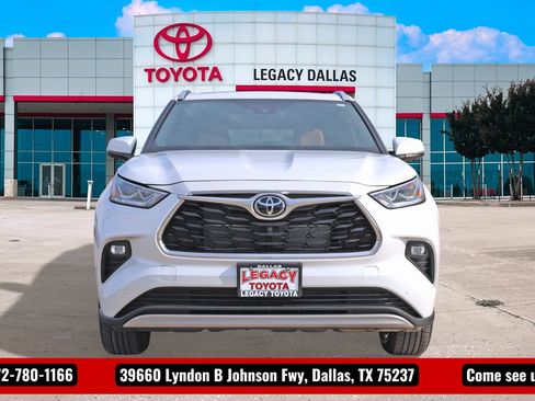 New 2026 Toyota Highlander Platinum image 5