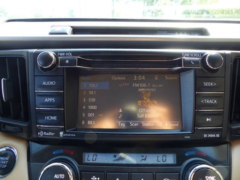 Used 2018 Toyota RAV4 XLE AWD/4WD image 31