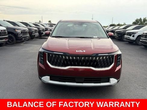 Used 2025 Kia Carnival FWD image 2