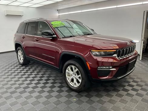 Used 2023 Jeep Grand Cherokee Limited AWD/4WD image 3