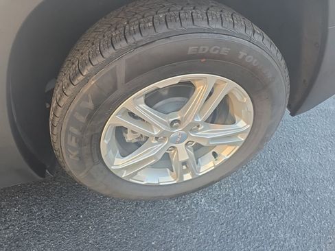 Used 2023 GMC Terrain SLE w/ Driver Convenience Package image 10