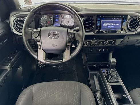 Used 2018 Toyota Tacoma TRD Off-Road image 34