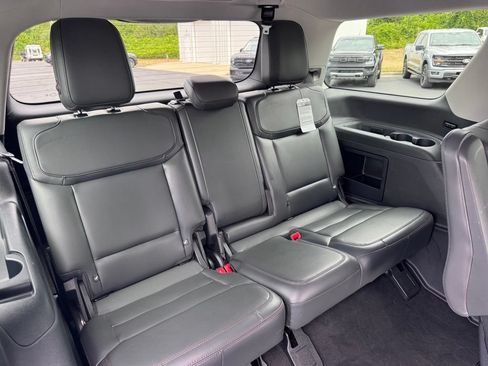 Used 2025 Ford Expedition Active AWD/4WD image 29