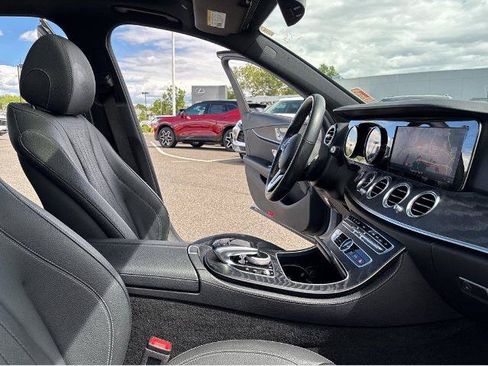 Used 2019 Mercedes-Benz E 300 4MATIC image 32