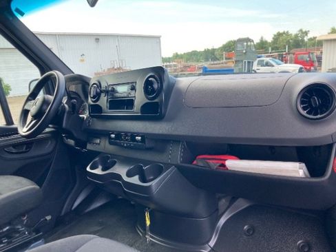 Used 2019 Mercedes-Benz Sprinter 144 image 16