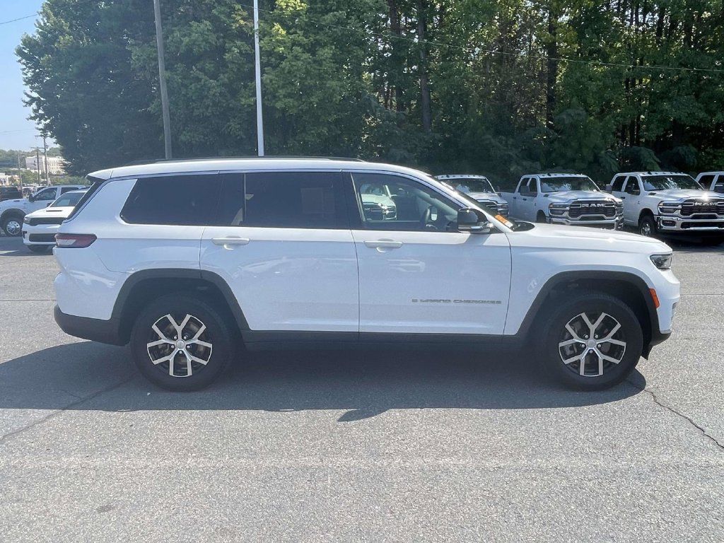 Certified 2023 Jeep Grand Cherokee L Limited w/ Trailer Tow Group (B) AWD/4WD image 9