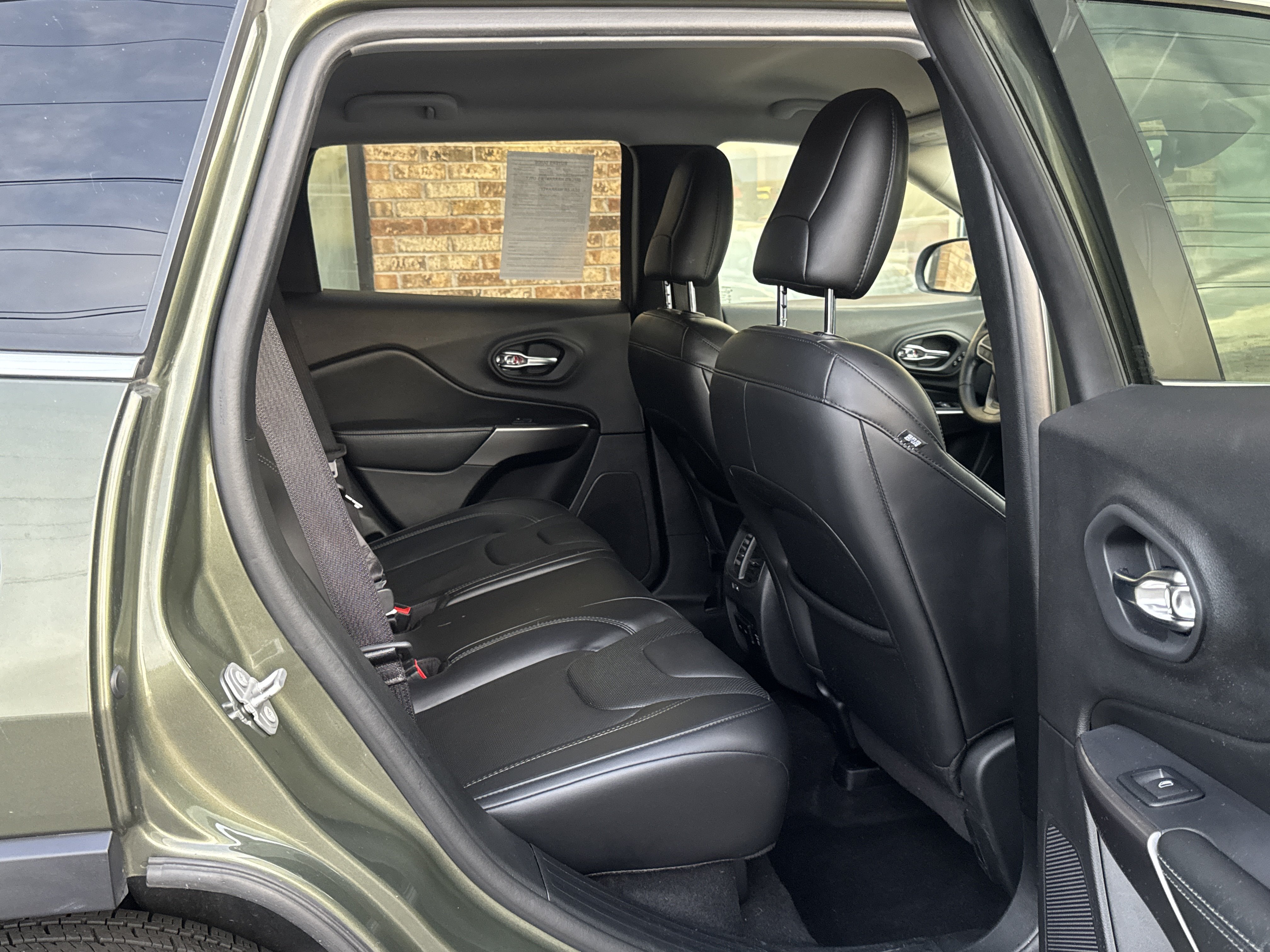 Used 2020 Jeep Cherokee Limited AWD/4WD image 16