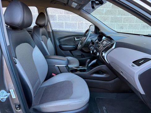 Used 2012 Hyundai Tucson GLS image 18