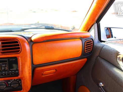 Used 2000 Chevrolet S10 Pickup Xtreme w/ Preferred Equipment Group image 35