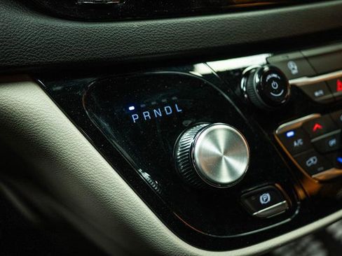 Used 2024 Chrysler Voyager LX image 18