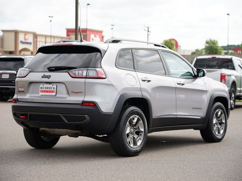 Used 2019 Jeep Cherokee Trailhawk w/ Cold Weather Group AWD/4WD image 3