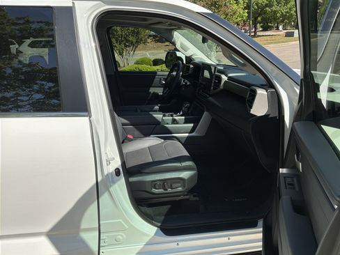 Used 2024 Toyota Tundra Limited AWD/4WD image 33