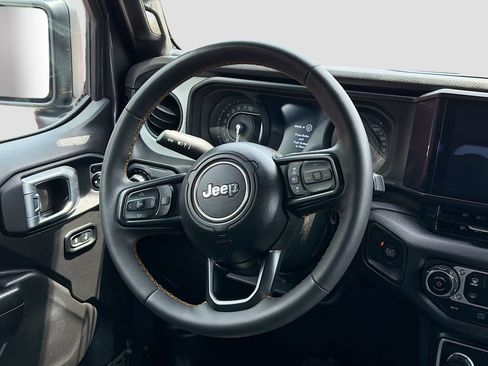 Used 2024 Jeep Wrangler Unlimited AWD/4WD image 12