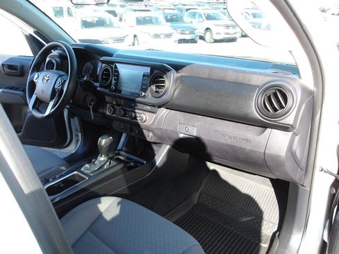 Used 2021 Toyota Tacoma SR AWD/4WD image 13