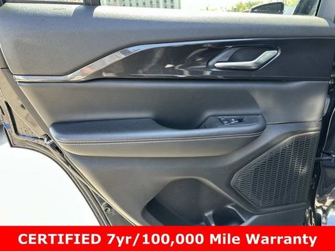 Certified 2023 Jeep Grand Cherokee Laredo AWD/4WD image 16