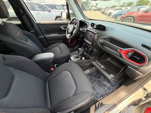 Used 2023 Jeep Renegade Trailhawk AWD/4WD image 12