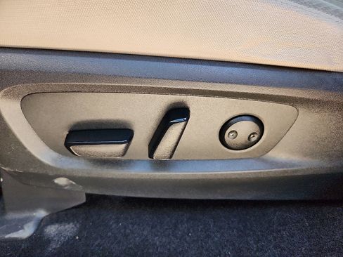 Used 2022 Nissan Pathfinder SV w/ SV Premium Package image 14