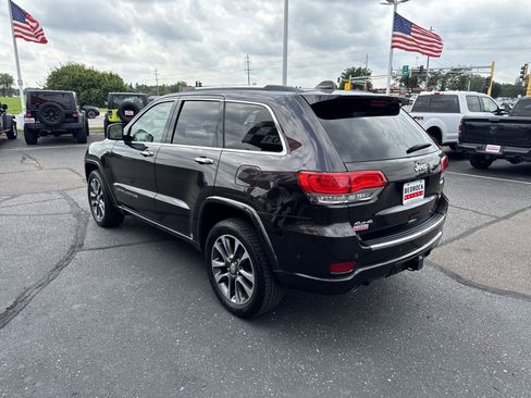 Used 2017 Jeep Grand Cherokee Overland w/ Jeep Active Safety Group image 5