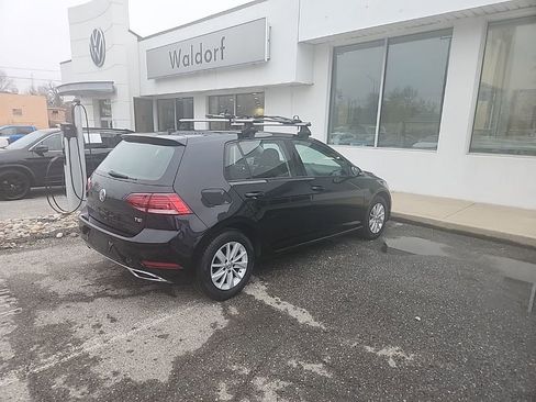 Used 2018 Volkswagen Golf SE image 3