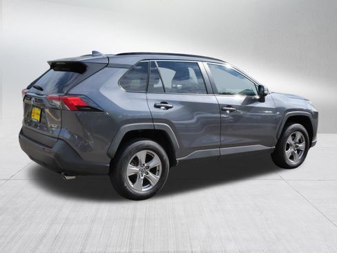 Used 2022 Toyota RAV4 XLE AWD/4WD image 8