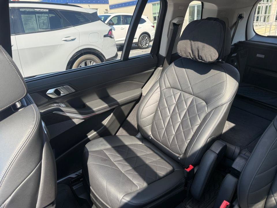 Used 2023 BMW X7 xDrive40i w/ Premium Package AWD/4WD image 29