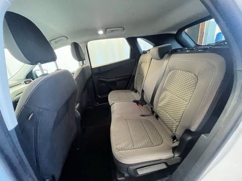 Used 2022 Ford Escape SE image 23