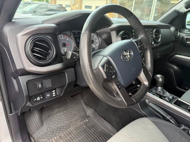 Used 2020 Toyota Tacoma TRD Off-Road AWD/4WD image 10