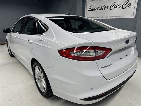 Used 2016 Ford Fusion SE FWD image 4