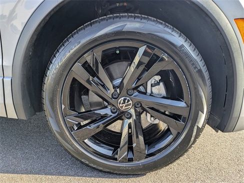 Certified 2023 Volkswagen Tiguan SE R-Line image 11