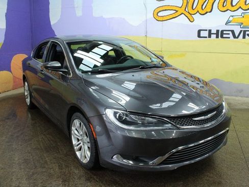 Used 2016 Chrysler 200 Limited image 4