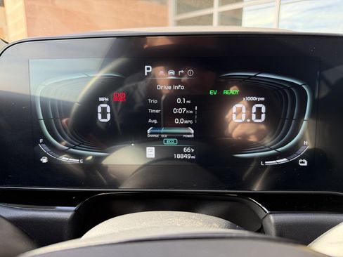 Used 2024 Kia Niro EX image 18