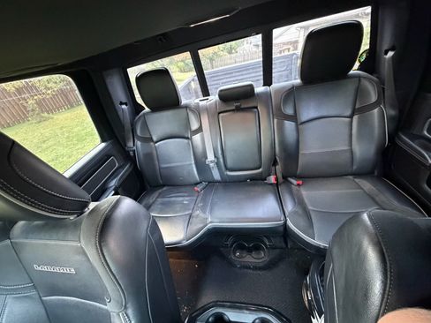 Used 2019 RAM 2500 Laramie w/ Black Appearance Package AWD/4WD image 5