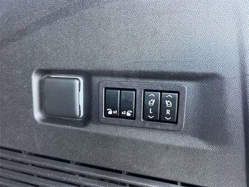 Certified 2023 Chevrolet Suburban Premier image 8