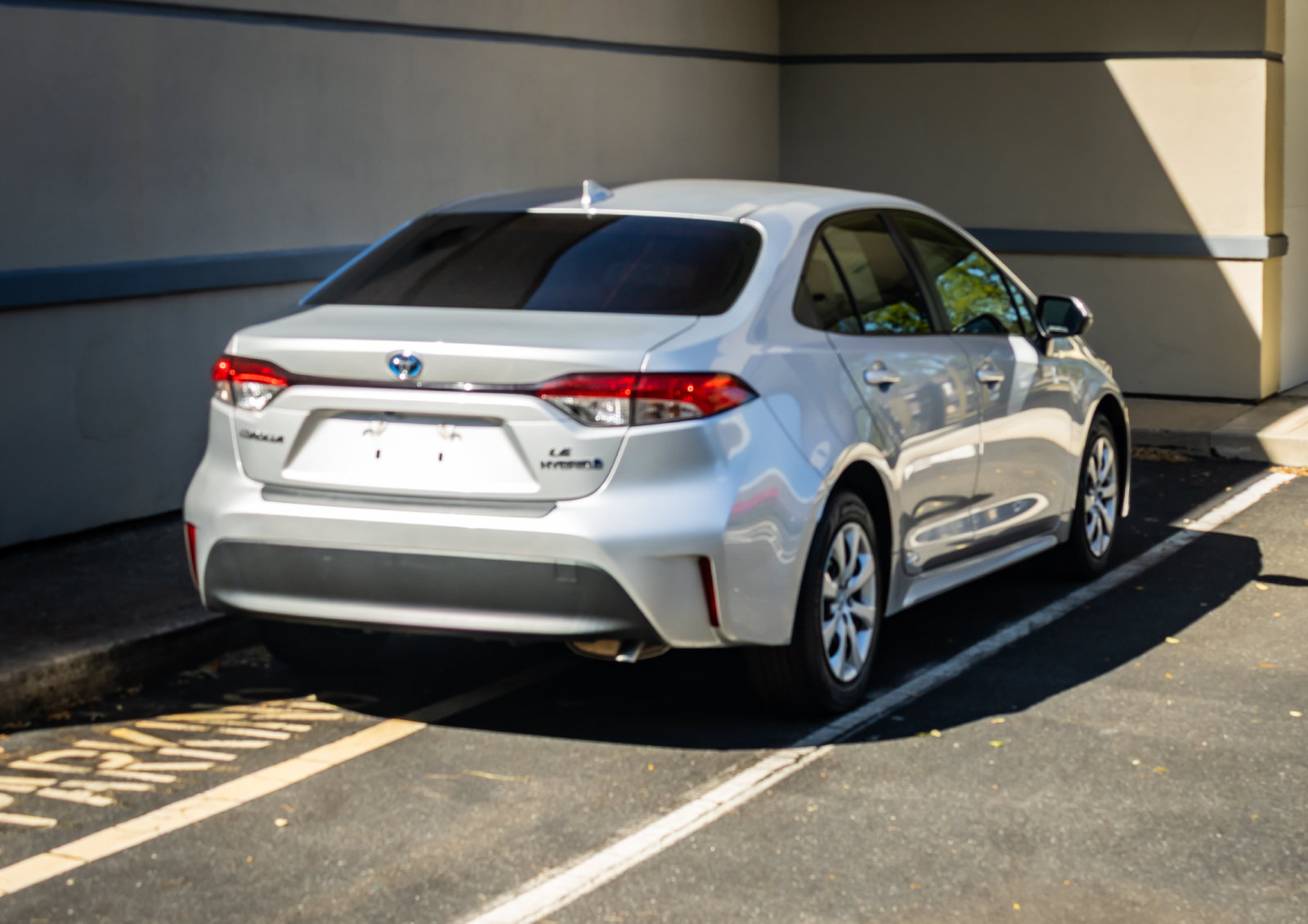 Used 2023 Toyota Corolla LE w/ Carpet Mat Package (TMS) AWD/4WD image 7