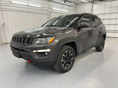 Used 2019 Jeep Compass Trailhawk w/ Cold Weather Group AWD/4WD image 10