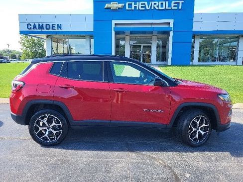 Used 2025 Jeep Compass Limited AWD/4WD image 17